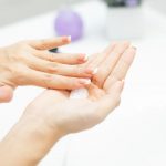 Tips dưỡng da quanh móng tay không phải ai cũng biết