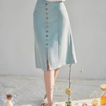 Váy màu xanh nước biển phối với áo màu gì?